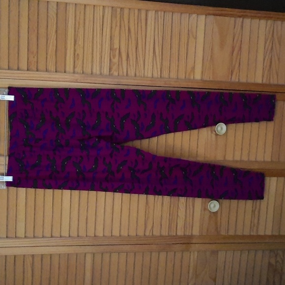 Legging Army NWT Purple and Black Bat Print Halloween Leggings PS 14-20 - Picture 3 of 7